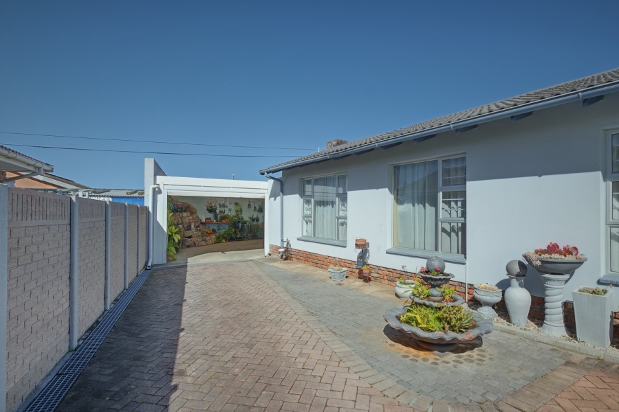 4 Bedroom Property for Sale in Palm Ridge Eastern Cape